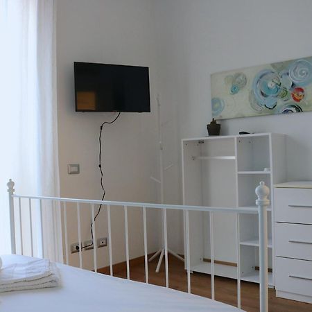 Lovely Navigli Studio With Balcony - Via Carlo Torre ミラノ エクステリア 写真