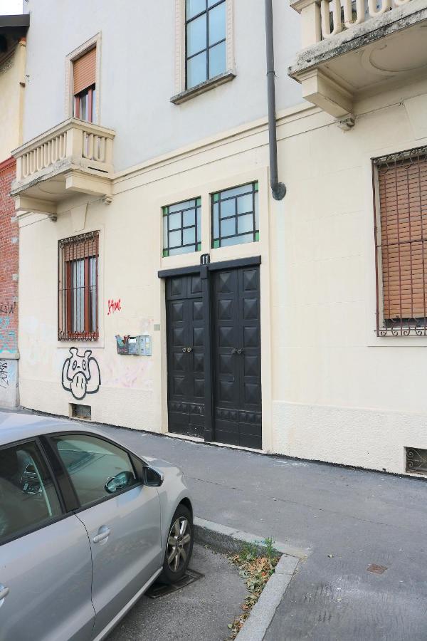 Lovely Navigli Studio With Balcony - Via Carlo Torre ミラノ エクステリア 写真
