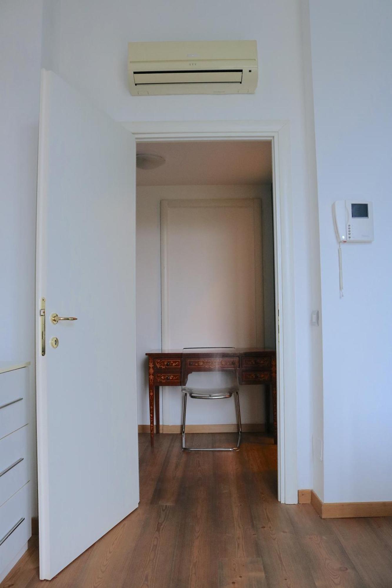 Lovely Navigli Studio With Balcony - Via Carlo Torre ミラノ エクステリア 写真